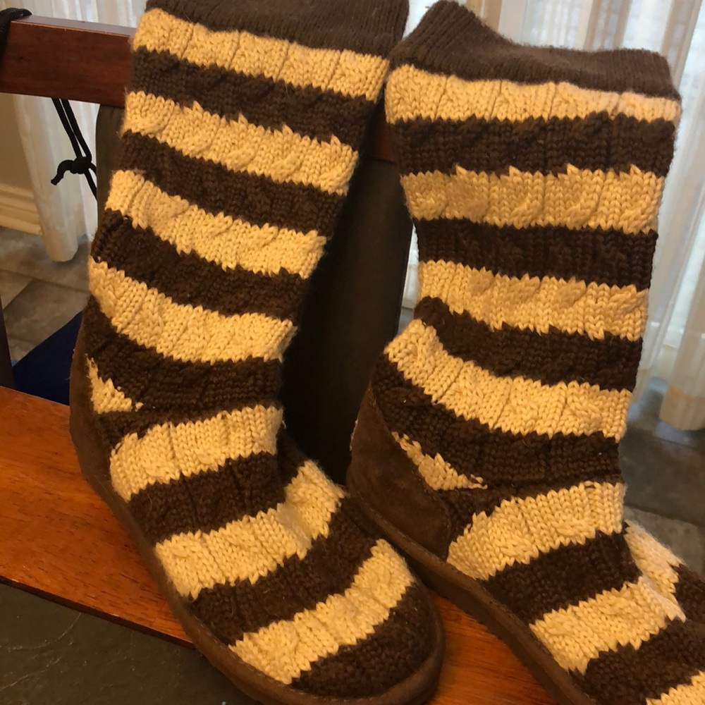 UGG Size 8 Sweater Boots